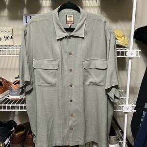 Tommy Bahama button up short sleeve men’s camp shirt